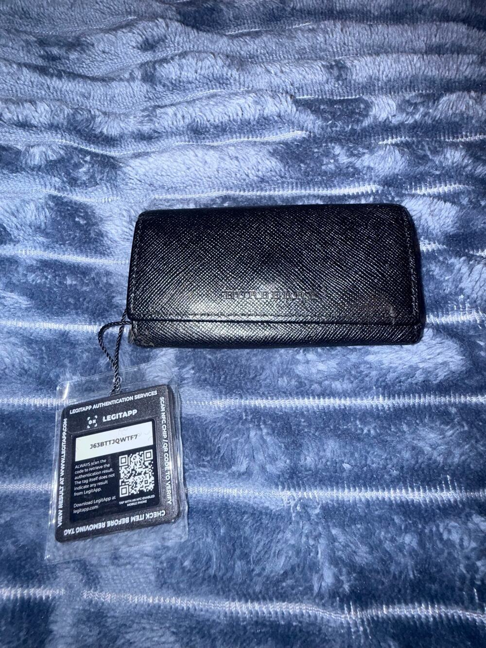 Authentic Burberry Black Saffiano Leather 4-Ring Key Case Holder Wallet Plaid